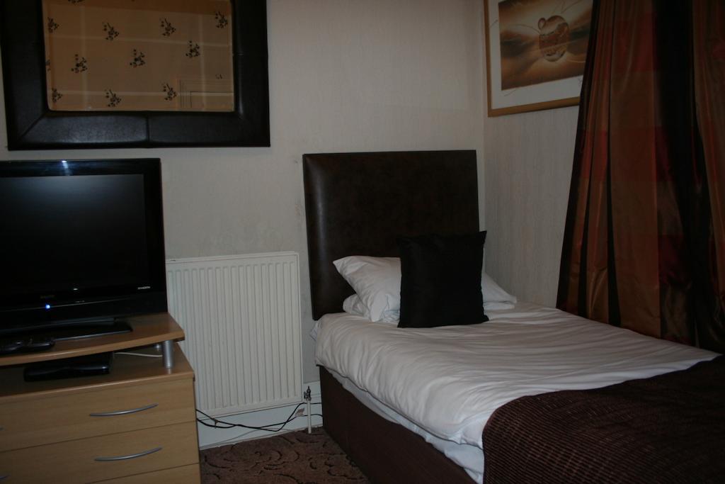 Royal Hotel Girvan Room photo